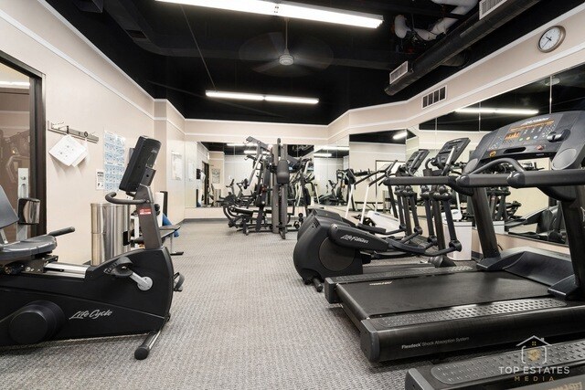 Building Photo - 1636 N Wells St