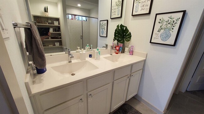 Building Photo - 4011 Itzle Is Ct