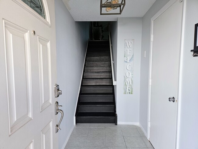 Building Photo - 255 Capri Cir N