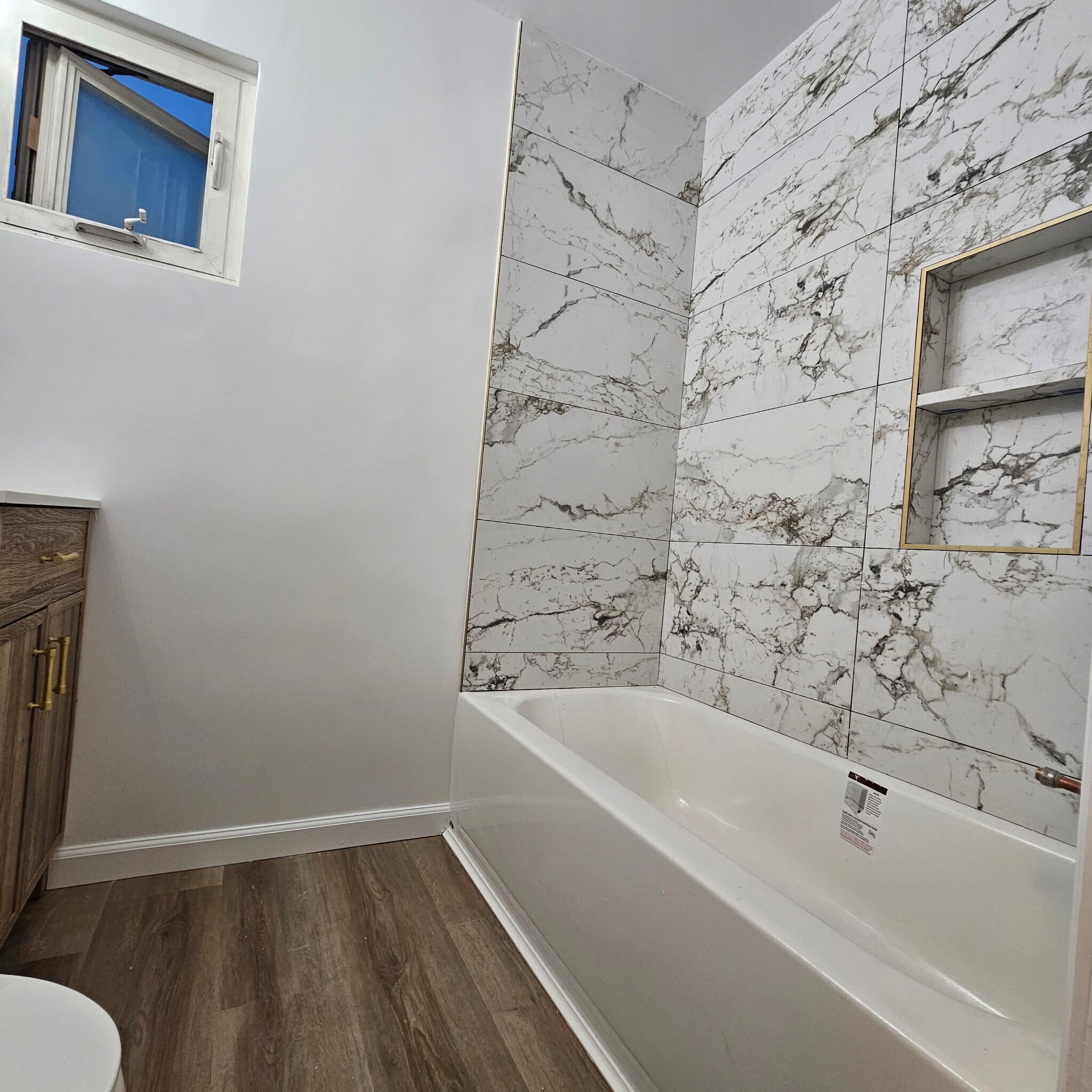 Building Photo - 2132 W 104th St