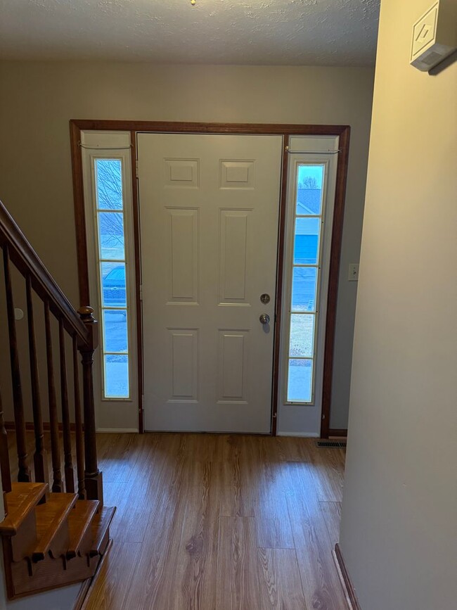 Building Photo - 1560 Buttercup Dr