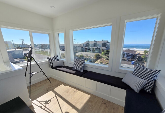 Building Photo - 121 S Miller St