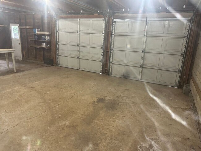 Building Photo - 2-bedroom 1 bath House