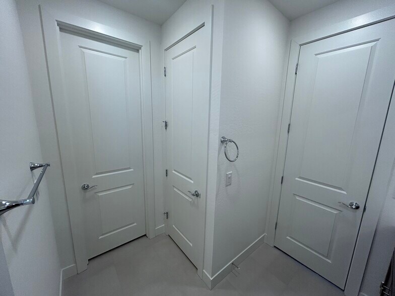 Building Photo - 2121 W Sonoran Desert Dr