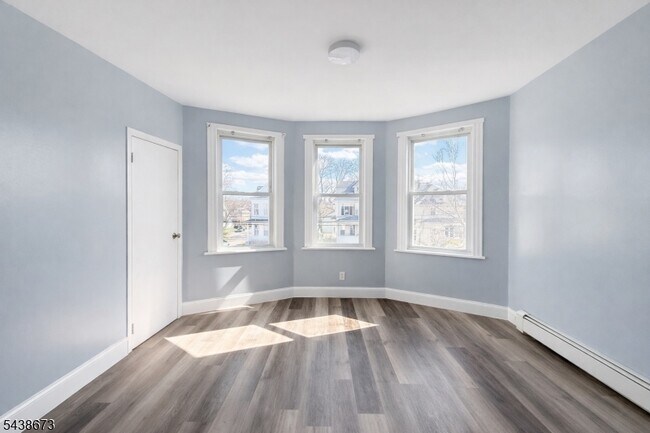 Building Photo - 204 DeMott Ave