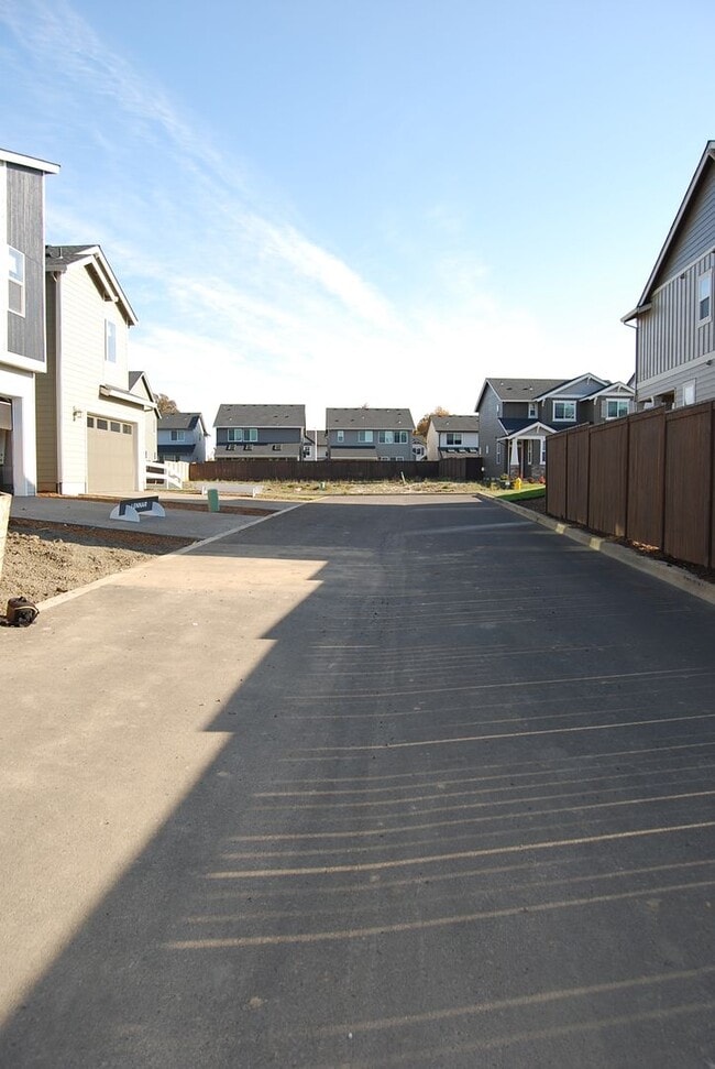 Building Photo - 3 Bedroom / 2.5 Bath Home McMinnville