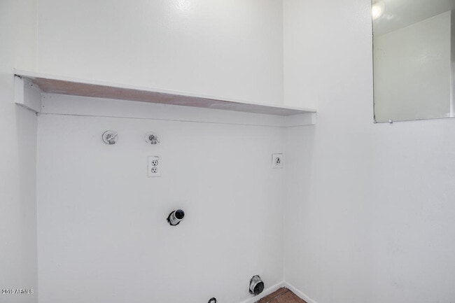 Building Photo - 10640 N 66th Ave