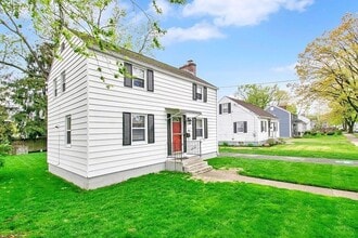 Building Photo - 250 Edendale St