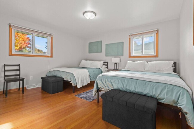 Building Photo - 1221 Kenwood St