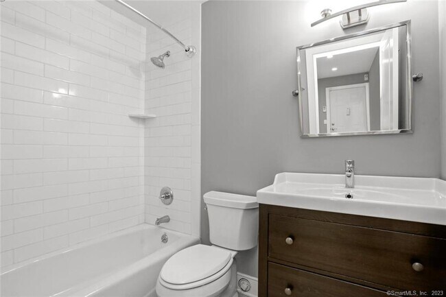 Building Photo - 255 Strawberry Hill Ave
