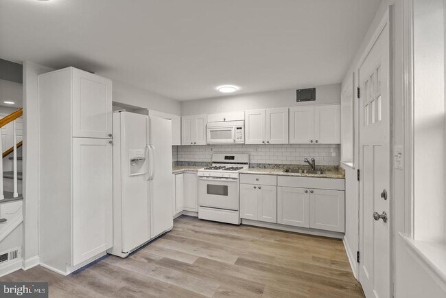 Building Photo - 8047 Park Haven Rd