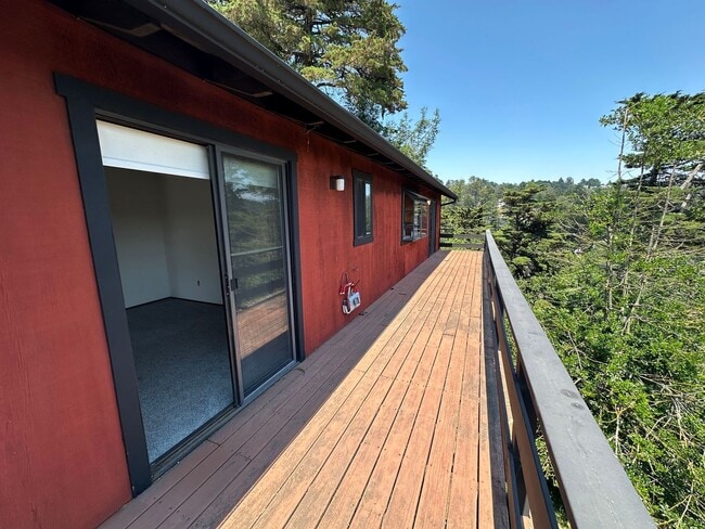 Building Photo - Expansive House in the Monclair Village, Q...