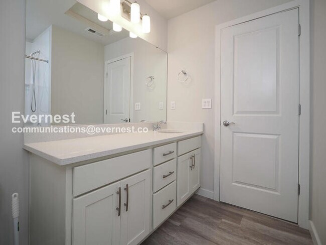 Building Photo - 33335 Crystal Ave SE