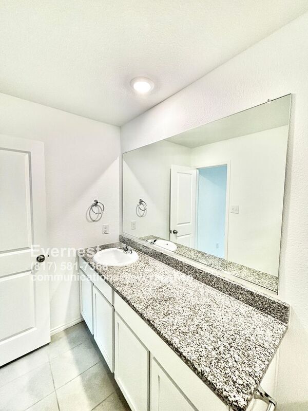 Building Photo - 1517 Vattier St