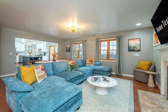 Building Photo - 16 Skyview Ct