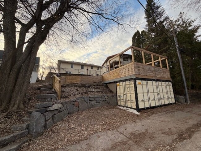 Building Photo - Stylishly Updated 4BR Home in the Heart of Northeast Minneapolis!