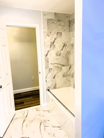 bathroom 4 - 14 Prospect Ave