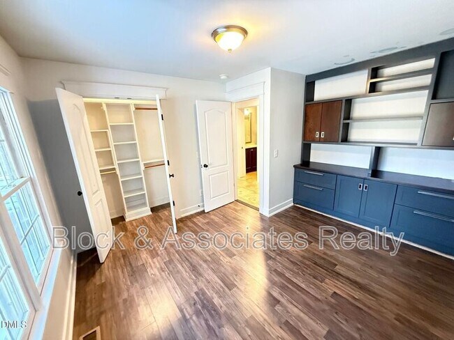 Building Photo - 121 Marilou Ln