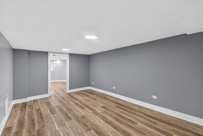 Building Photo - 1657 N Harding Ave