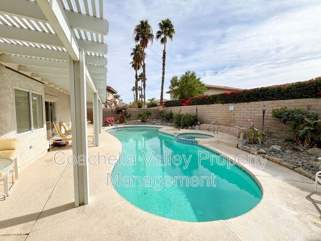 Building Photo - 78855 Aurora Way