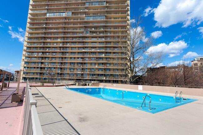 Building Photo - 6040 BLVD E