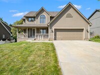 Building Photo - 4 Bedroom Papillion Home!