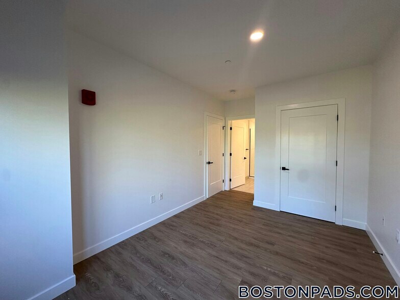 Building Photo - 199 Gardner St