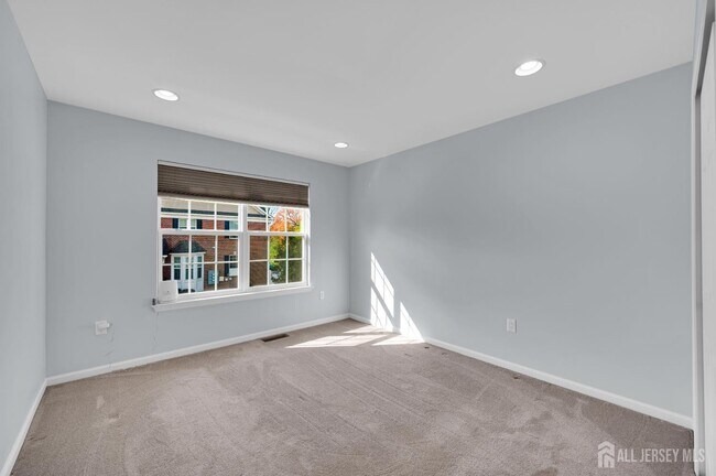 Building Photo - 304 Cambridge Dr