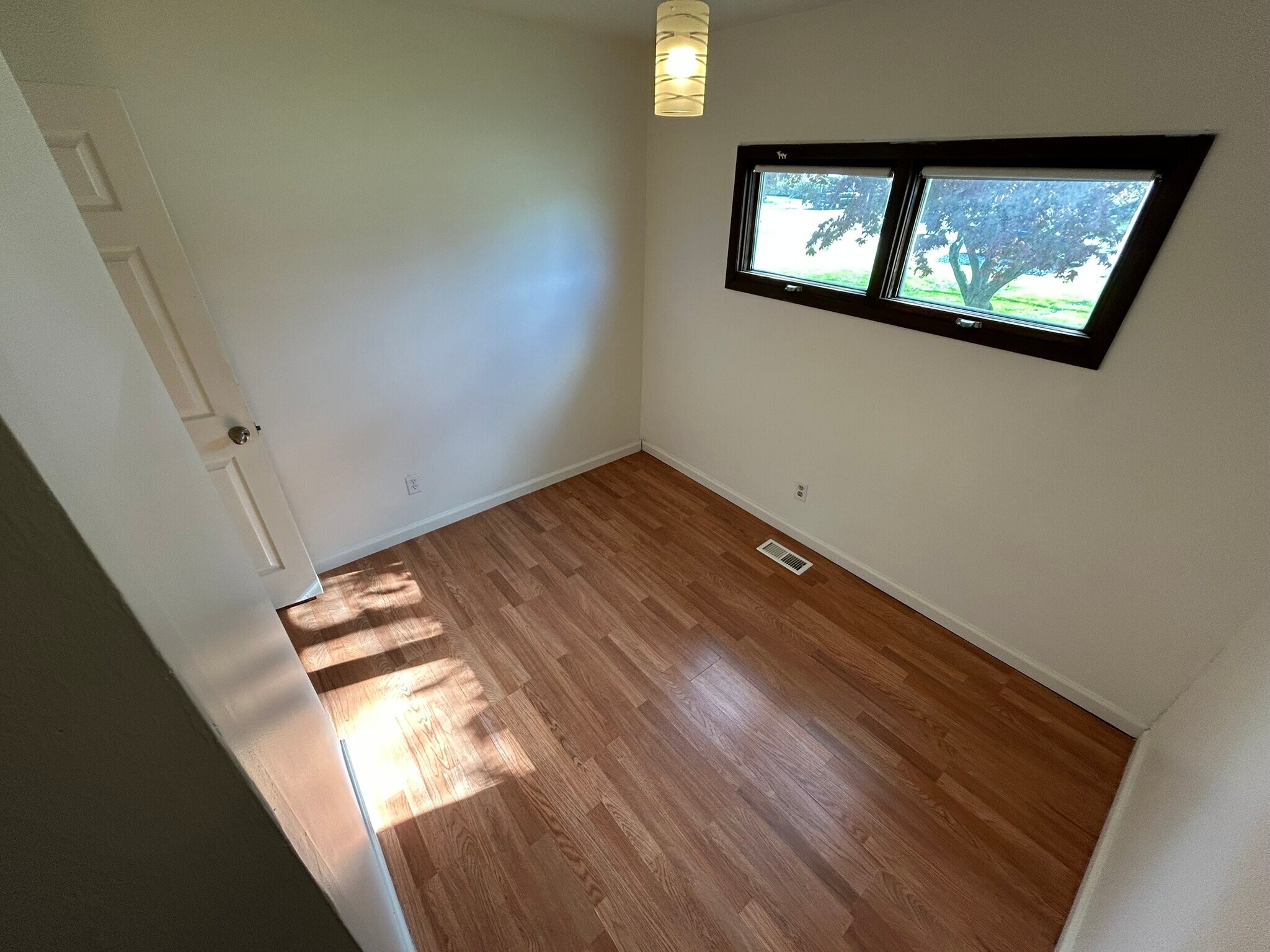 Building Photo - 1882 Paul Dr