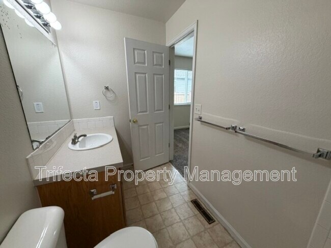 Building Photo - 3627 Glenbarr Ct