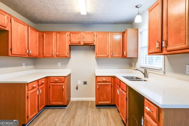 Building Photo - 160 Willow Tree Terrace