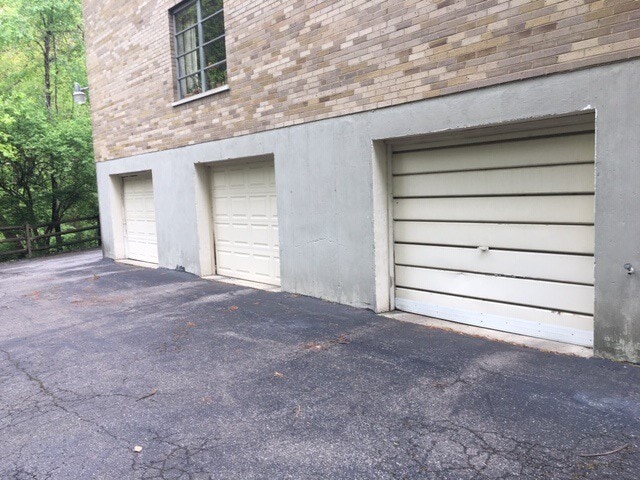 Free Attached Indoor Garage - 3581 Amberacres Dr