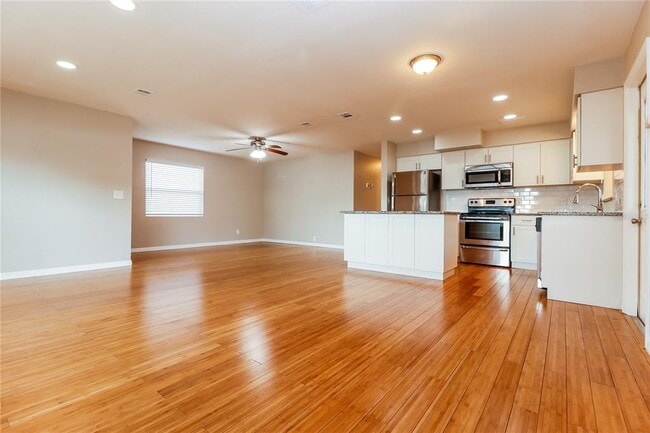 Building Photo - 4107 W Grace St