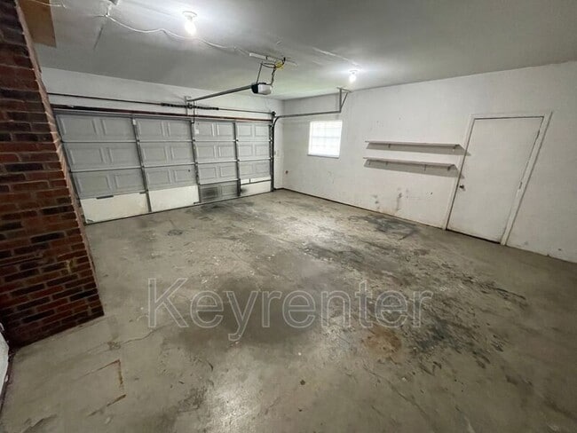 Building Photo - 12109 W Kingsgate Rd