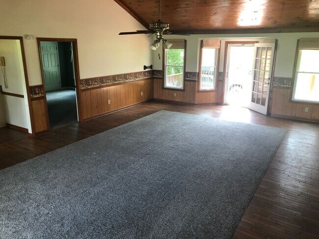Building Photo - G Team - FOR LEASE - 3 Bed, 2 Bath, 2200sqft Home Lebanon