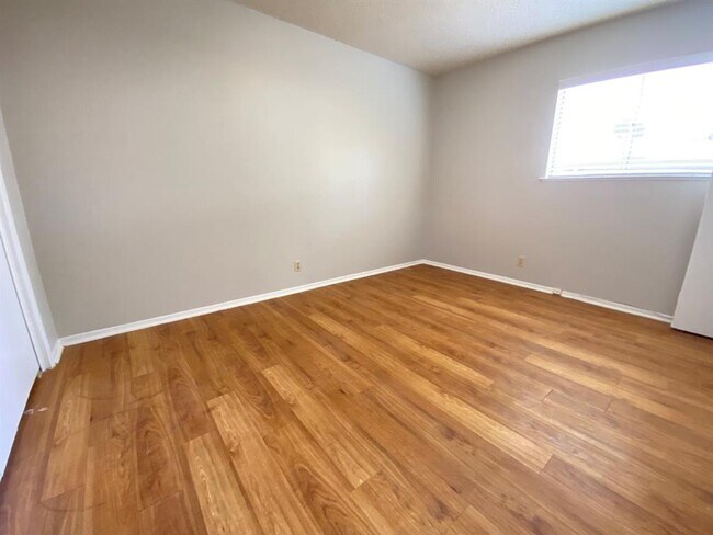 Building Photo - 11200 Renel Dr