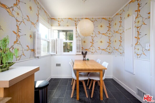 Building Photo - 5615 Wenlock St