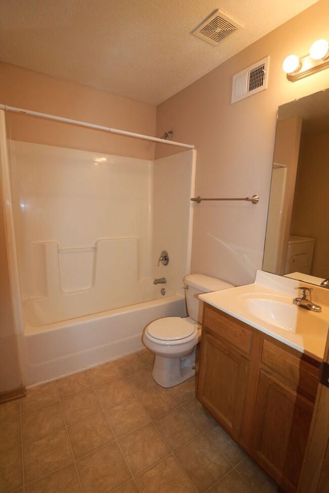 Building Photo - AWESOME 3 BEDROOM HOME CLOSE TO FORT RILEY