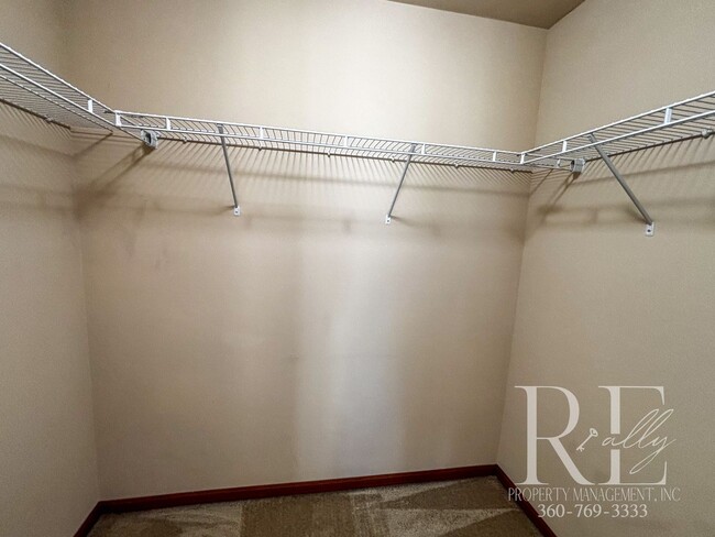 Building Photo - Spacious 3-Bedroom Home in Desirable Manet...