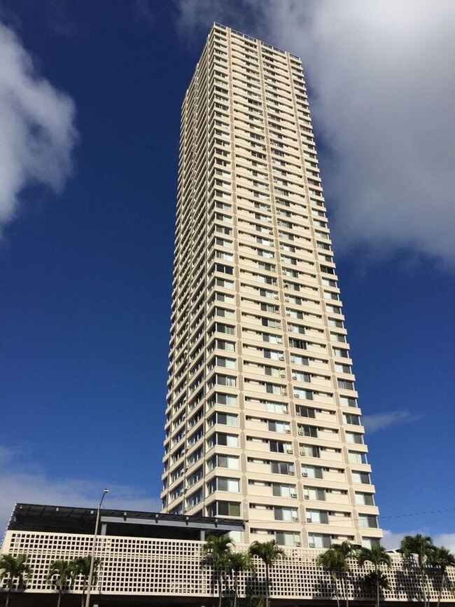 Building Photo - Pearlridge Square - Studio w/bath and 1 as...