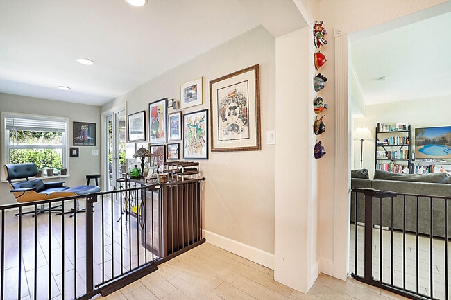 Building Photo - 711 NW 7th Dr