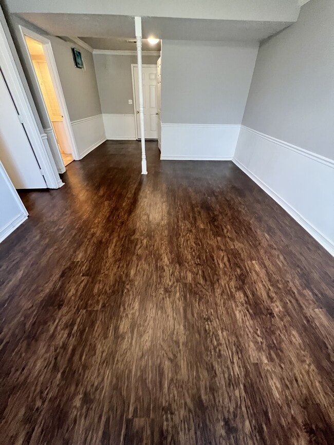 Building Photo - 3700 Hillcross Dr