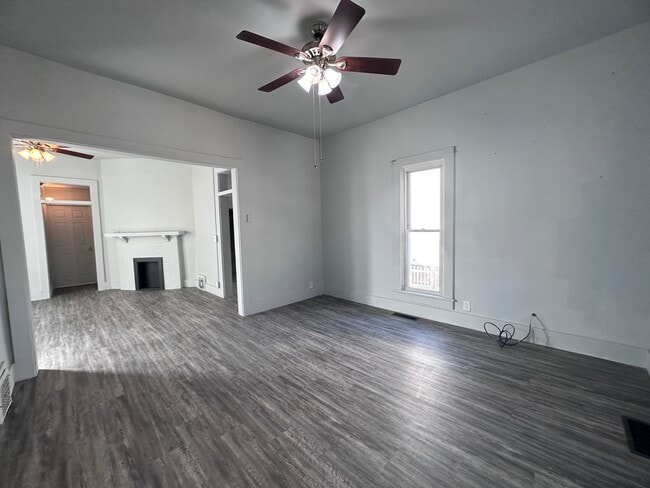 Building Photo - 607 Penn-E