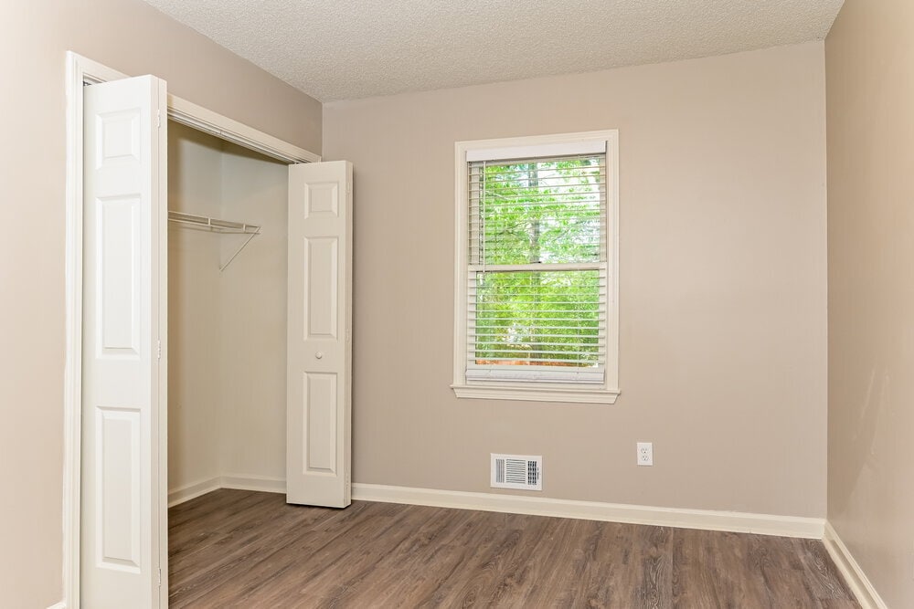 Building Photo - 430 Rosehill Dr