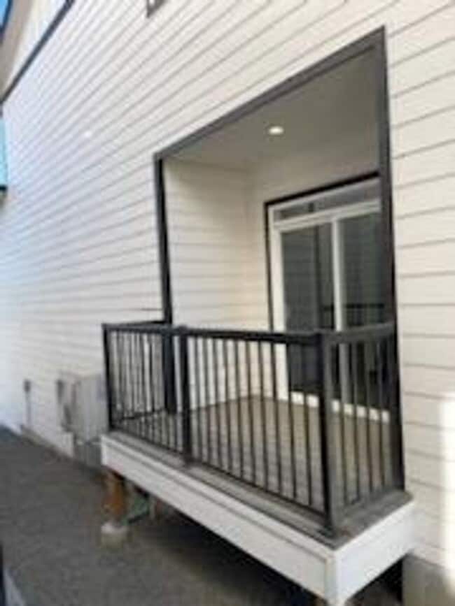Building Photo - 1005 Greenfield Dr
