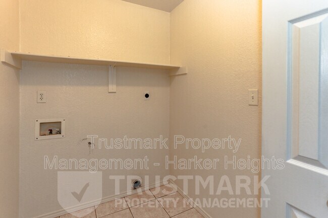 Building Photo - 4907 John David Dr