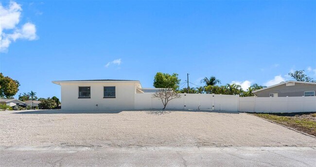 Building Photo - 11572 63rd Ave N