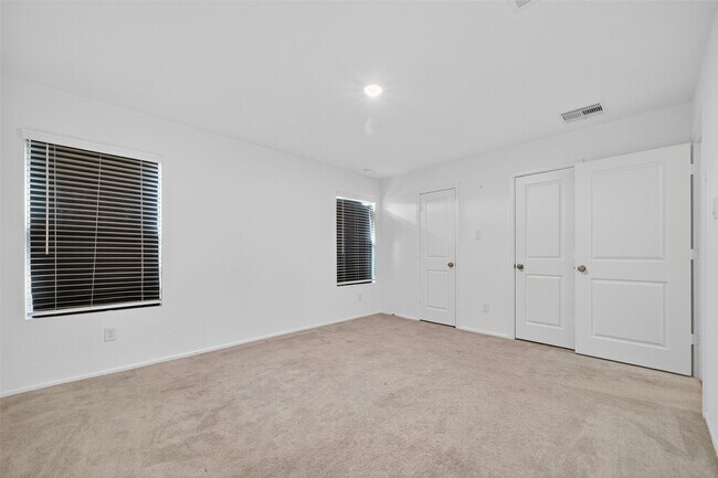 Building Photo - 9007 Estes Lks Dr