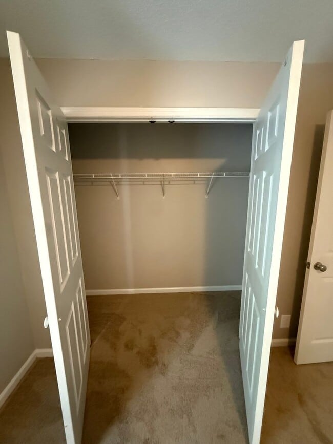Building Photo - Spacious 2 Bedroom Duplex Near MTSU!