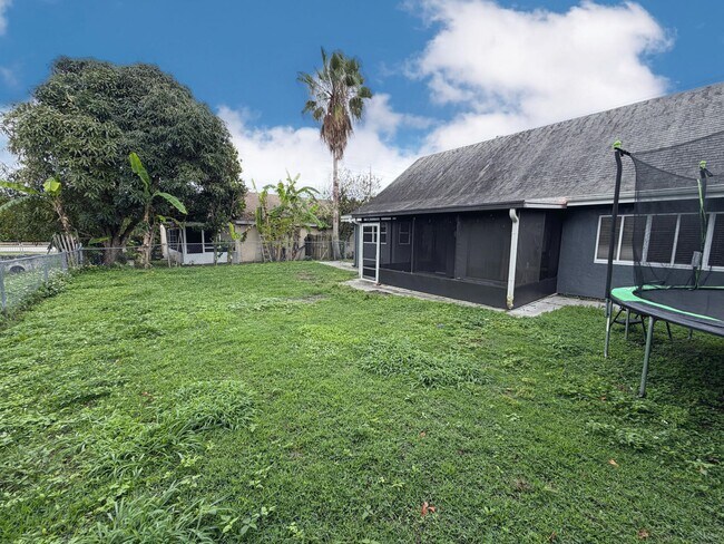 Building Photo - 6048 Garrett St